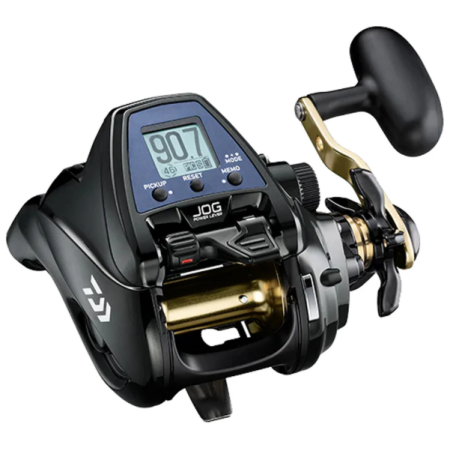 Carrete eléctrico Daiwa Tanacom 2024 500U con pantalla LCD digital de profundidad y palanca Jog Power Lever junto a la manivela